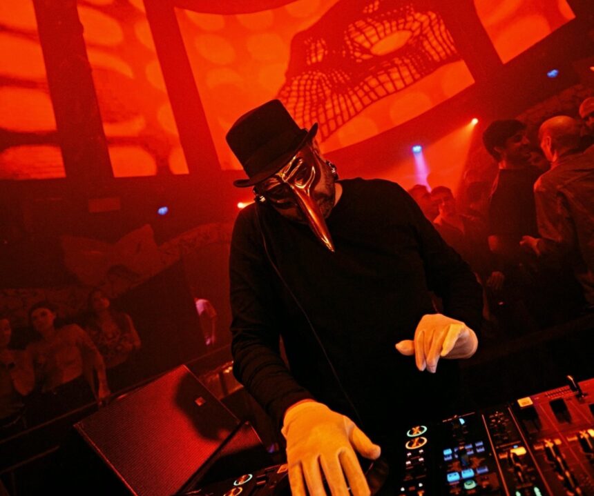 Gizemli Maskesiyle Claptone Çeşme Sahnesinde Coşku Katacak