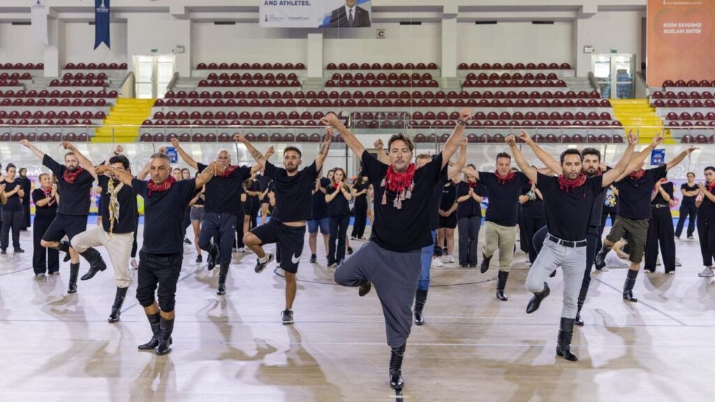 İzmir’de Zeybek Seferberliği: Halk Dansları Topluluğu 500 Kişiye Ulaştı