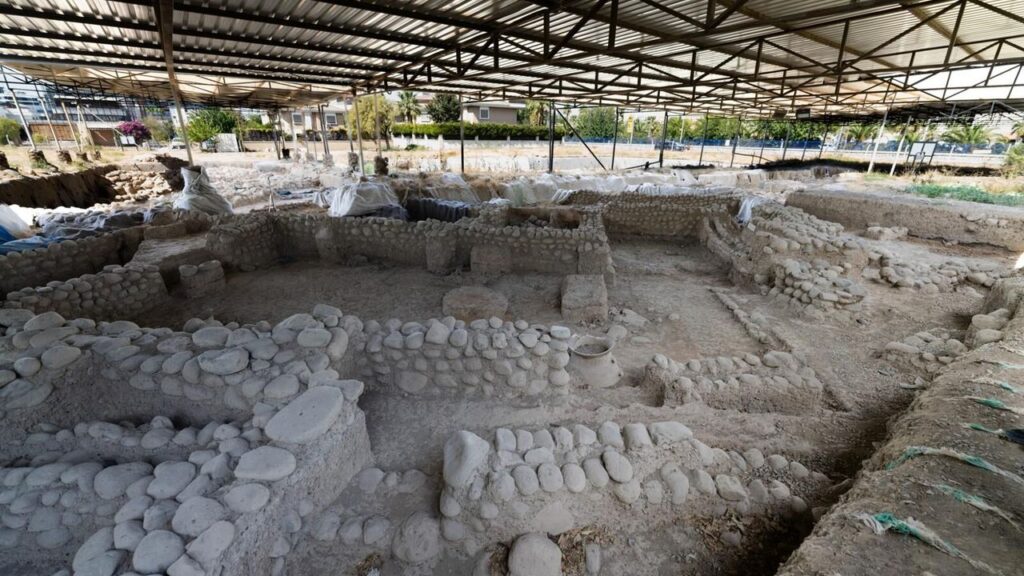 İzmir’in Troya’sı Yassıtepe gün yüzüne çıkıyor