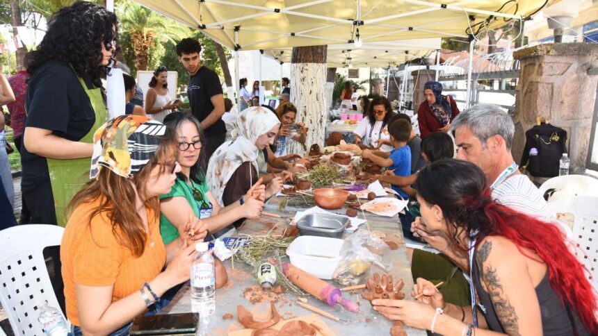 Menemen Çömlek Festivali’nde Örnek Çevre Hareketi